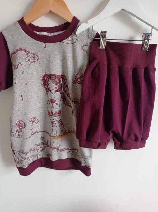 Ensemble t-shirt 6 ans et short prune 5/6 ans